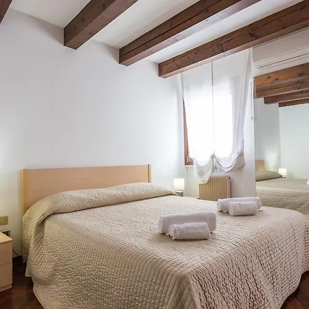- Penthouse Velence